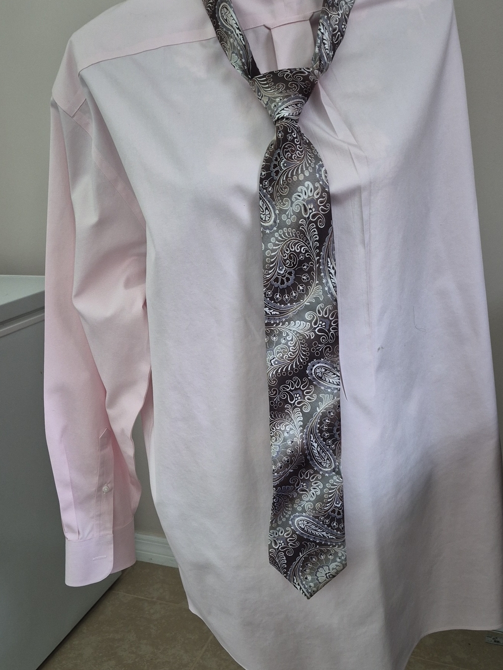 Van Heusen  Paisley Gray Tie 19 Inches From Knot,shirt Not In